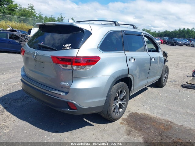 Toyota Highlander Le Plus 2017 5TDBZRFHXHS428215 Image 4