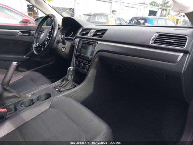 1VWDT7A31HC028374 Volkswagen Passat 1.8t R-line