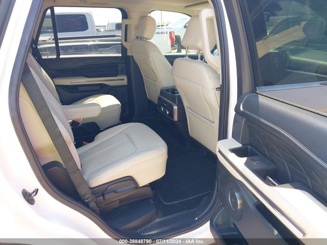 Ford Expedition Platinum 2018 1FMJU1LT3JEA70676 Image 8