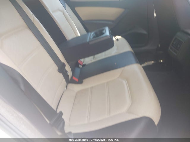 1VWBT7A34EC111462 Volkswagen Passat 1.8t Se