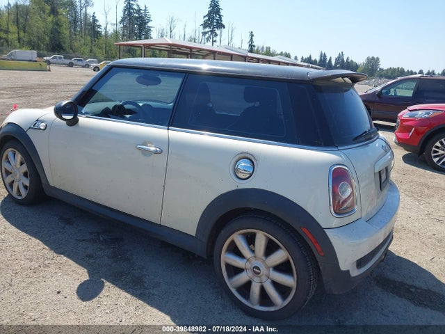 2009 MINI COOPER S WMWMF73509TW80524 Photo 2