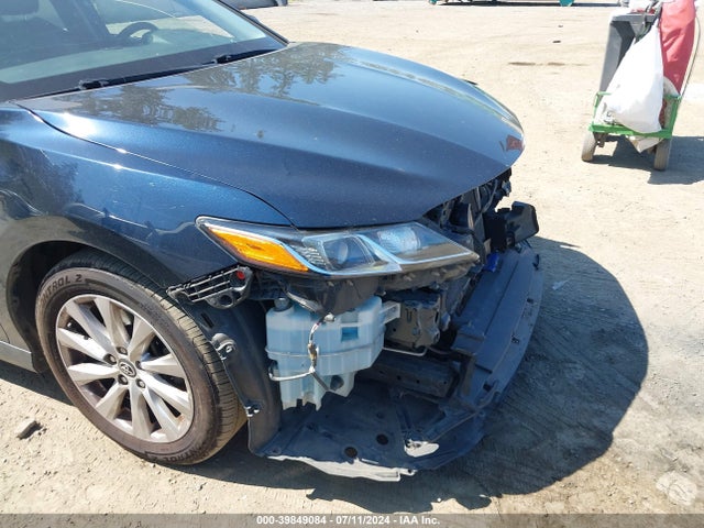 Toyota CAMRY LE 2018 4T1B11HK9JU558761 Image 18