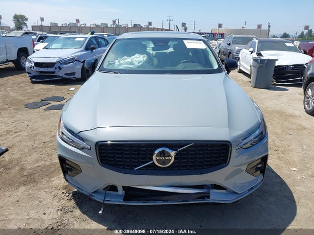 Volvo S60 B5 Plus Dark Theme 2024 7JRL12FL5RG326809 Image 11