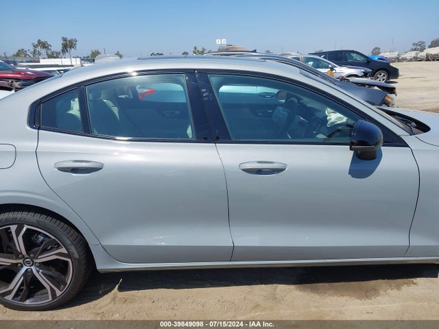 7JRL12FL5RG326809 Volvo S60 B5 Plus Dark Theme