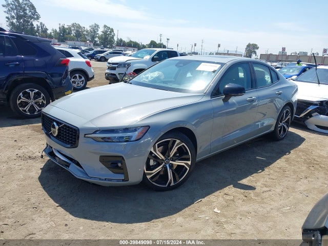 7JRL12FL5RG326809 Volvo S60 B5 Plus Dark Theme