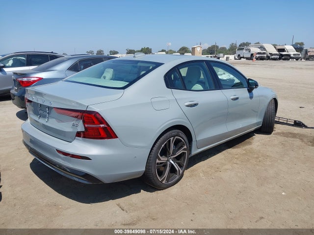 7JRL12FL5RG326809 Volvo S60 B5 Plus Dark Theme