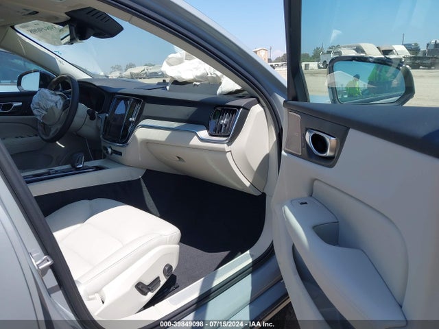 Volvo S60 B5 Plus Dark Theme 2024 7JRL12FL5RG326809 Image 5
