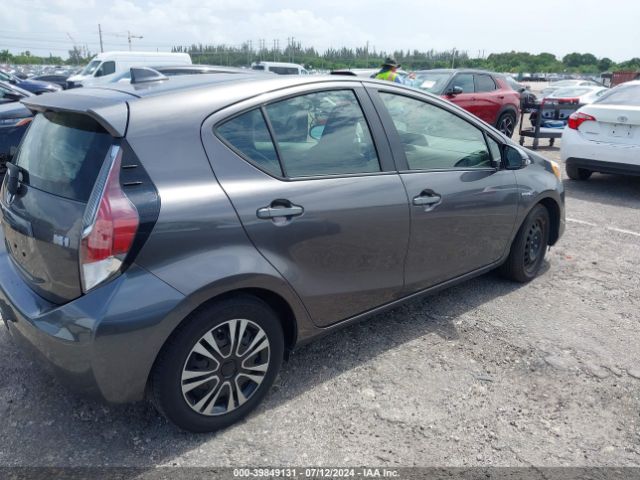 JTDKDTB31G1135921 Toyota Prius C One