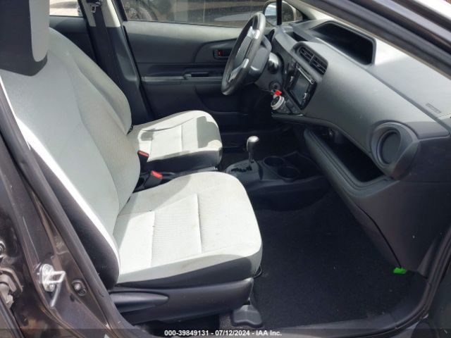 JTDKDTB31G1135921 Toyota Prius C One