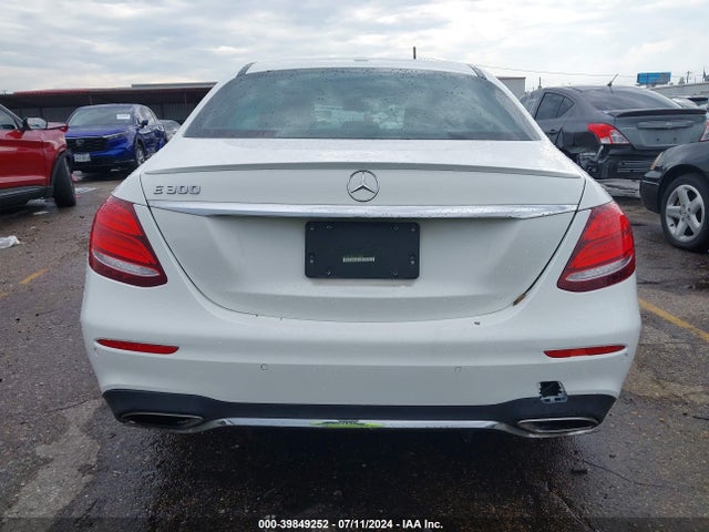 Mercedes-Benz E 300 2018 WDDZF4JB2JA315252 Image 16