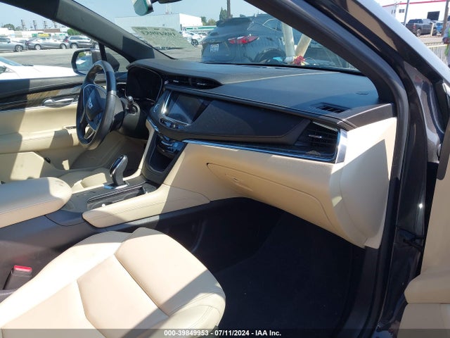 1GYKNARS1HZ210158 Cadillac Xt5 Standard