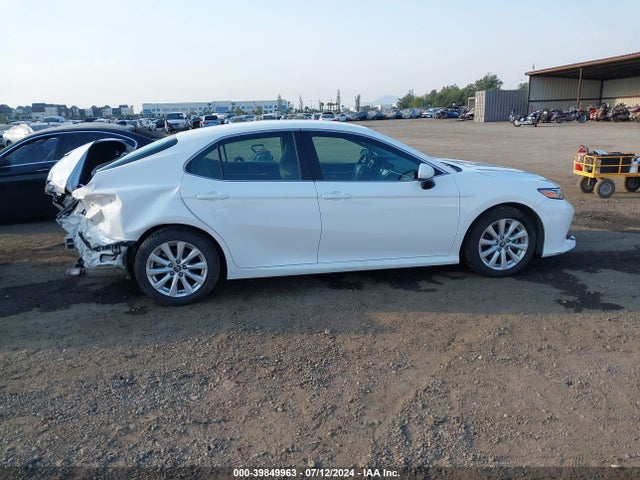 Toyota CAMRY LE 2018 4T1B11HK7JU637135 Image 14