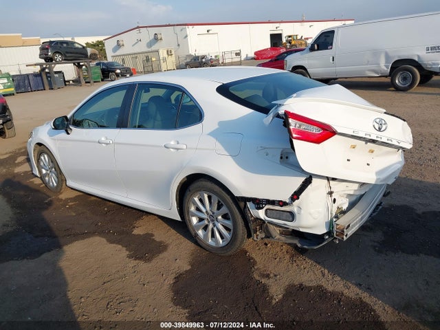 Toyota CAMRY LE 2018 4T1B11HK7JU637135 Image 3