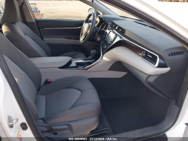 Toyota CAMRY LE 2018 4T1B11HK7JU637135 Image 5