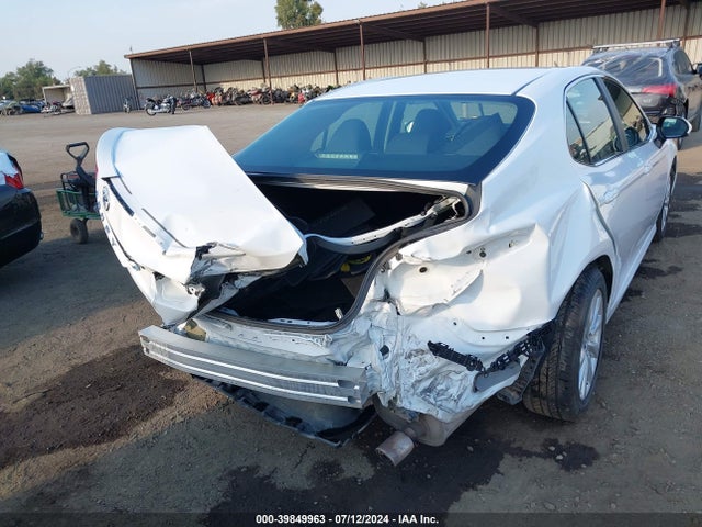 Toyota CAMRY LE 2018 4T1B11HK7JU637135 Image 6