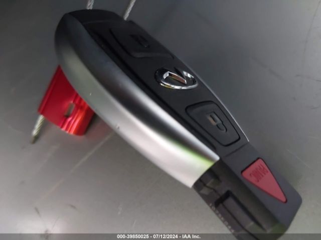 SJKCH5CP0JA054001 Infiniti Qx30 Premium