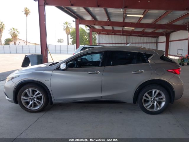 SJKCH5CP0JA054001 Infiniti Qx30 Premium
