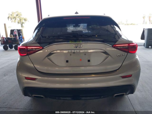 SJKCH5CP0JA054001 Infiniti Qx30 Premium