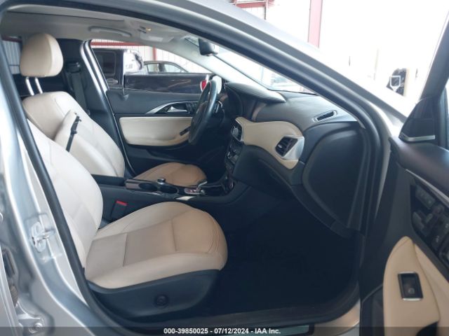SJKCH5CP0JA054001 Infiniti Qx30 Premium
