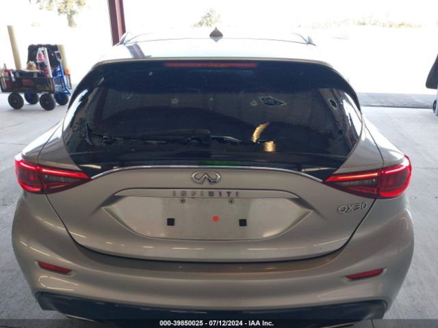 SJKCH5CP0JA054001 Infiniti Qx30 Premium