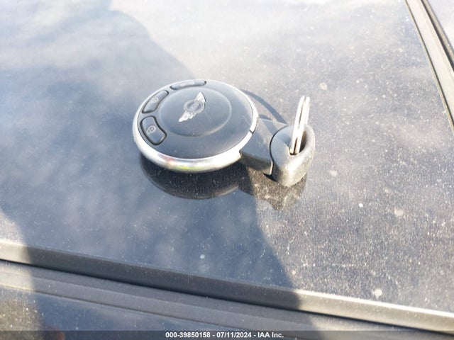 2010 MINI COOPER WMWMF3C5XATZ24077 Photo 10