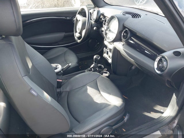 2010 MINI COOPER WMWMF3C5XATZ24077 Photo 4