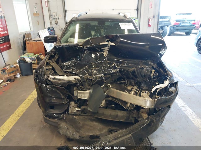 1C4PJLCB6KD114820 Jeep Cherokee Latitude Fwd