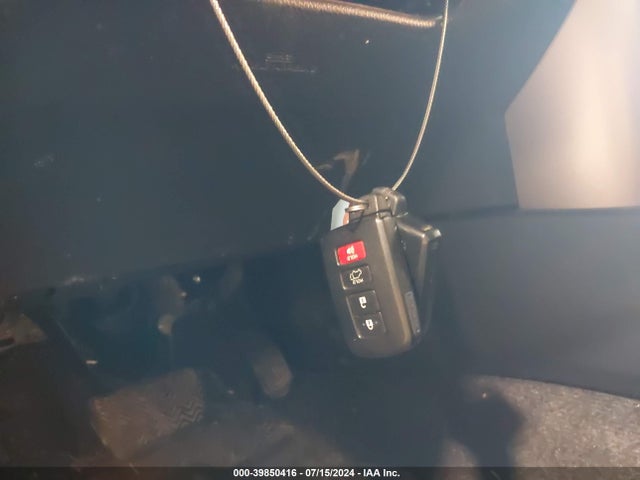 Toyota Rav4 Xle 2018 JTMRFREV3JD240622 Image 11