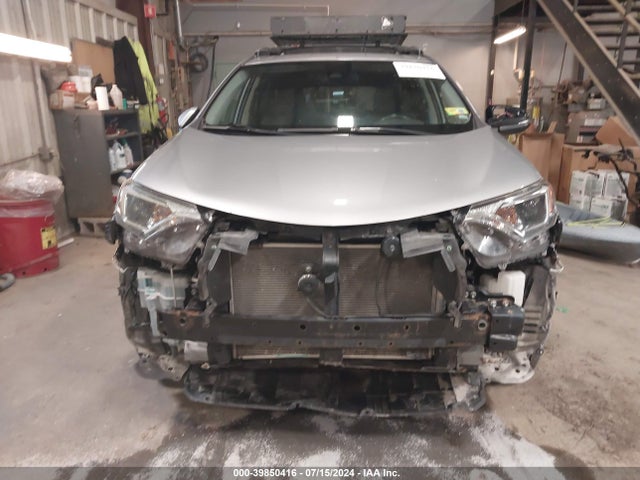 Toyota Rav4 Xle 2018 JTMRFREV3JD240622 Image 13