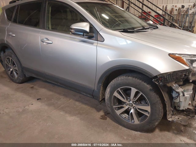 Toyota Rav4 Xle 2018 JTMRFREV3JD240622 Image 14