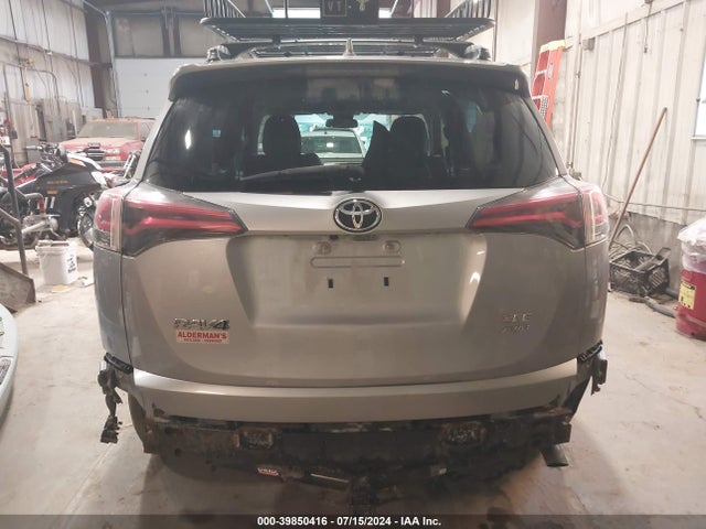 Toyota Rav4 Xle 2018 JTMRFREV3JD240622 Image 17
