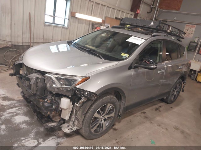 Toyota Rav4 Xle 2018 JTMRFREV3JD240622 Image 2