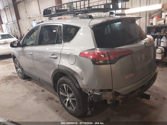Toyota Rav4 Xle 2018 JTMRFREV3JD240622 Image 3