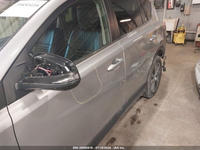 Toyota Rav4 Xle 2018 JTMRFREV3JD240622 Image 6