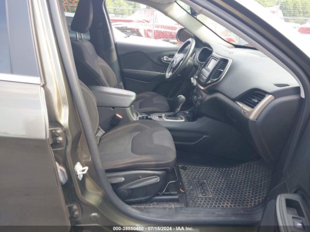 1C4PJMCB5FW552552 Jeep Cherokee Latitude