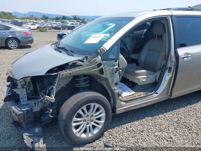 Toyota Sienna Xle 8 Passenger 2015 5TDYK3DC0FS670544 Image 18