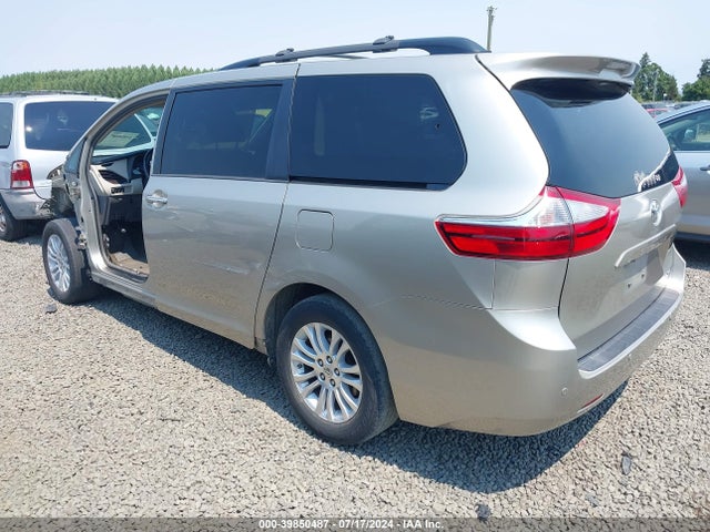 Toyota Sienna Xle 8 Passenger 2015 5TDYK3DC0FS670544 Image 3