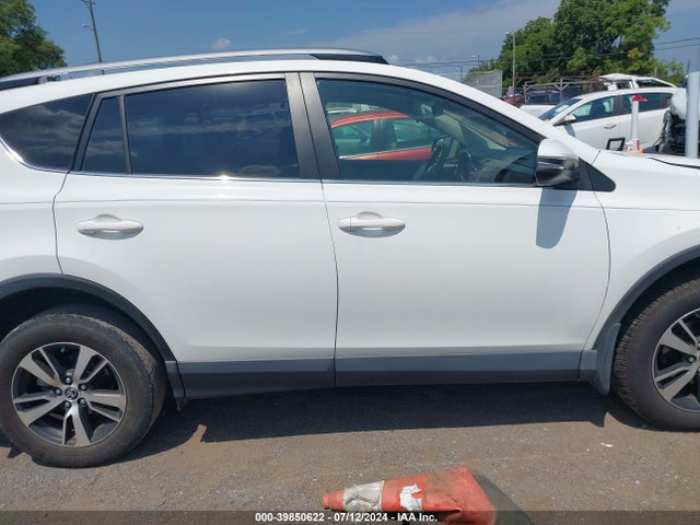 Toyota Rav4 Xle 2017 JTMRFREVXHD213296 Image 13