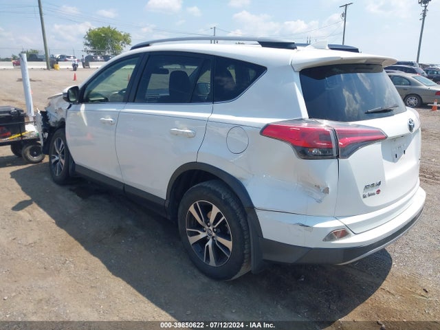 Toyota Rav4 Xle 2017 JTMRFREVXHD213296 Image 3