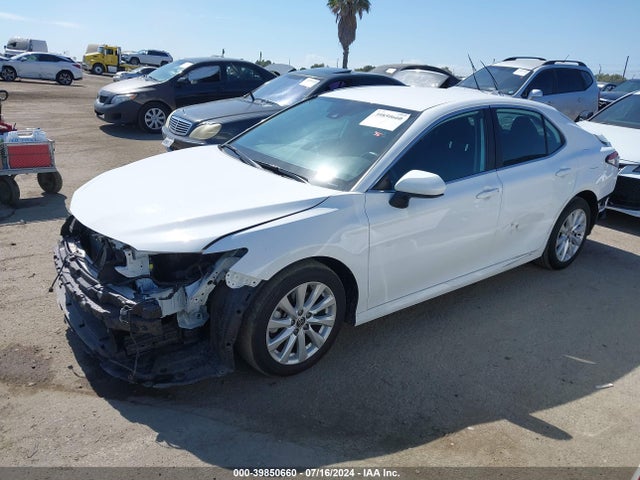 Toyota CAMRY LE 2020 4T1C11AK4LU947518 Image 2