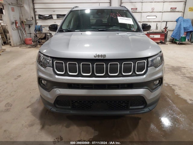 3C4NJDFB0NT135119 Jeep Compass Latitude Lux 4x4