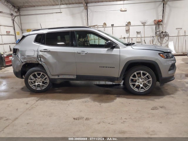 3C4NJDFB0NT135119 Jeep Compass Latitude Lux 4x4