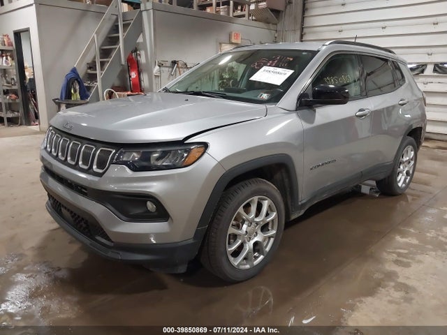 3C4NJDFB0NT135119 Jeep Compass Latitude Lux 4x4