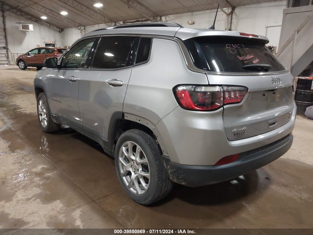 3C4NJDFB0NT135119 Jeep Compass Latitude Lux 4x4