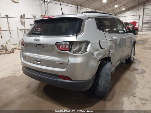 3C4NJDFB0NT135119 Jeep Compass Latitude Lux 4x4