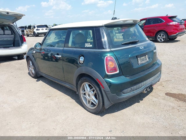 2007 MINI COOPER S WMWMF73517TT85736 Photo 2