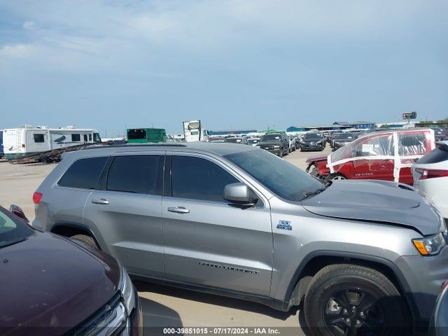 1C4RJEAG3HC784889 Jeep Grand Cherokee Laredo 4x2