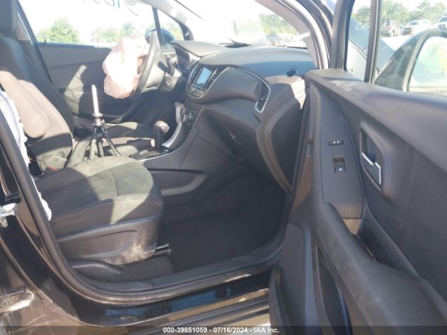 3GNCJKSB0JL294273 Chevrolet TRAX LS
