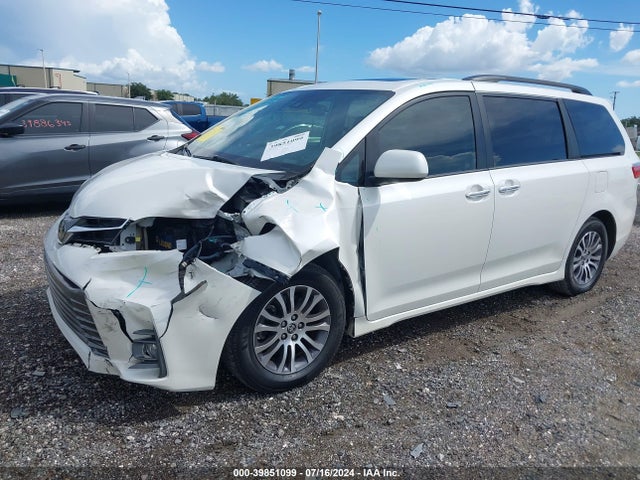 5TDYZ3DC8LS073164 Toyota SIENNA XLE