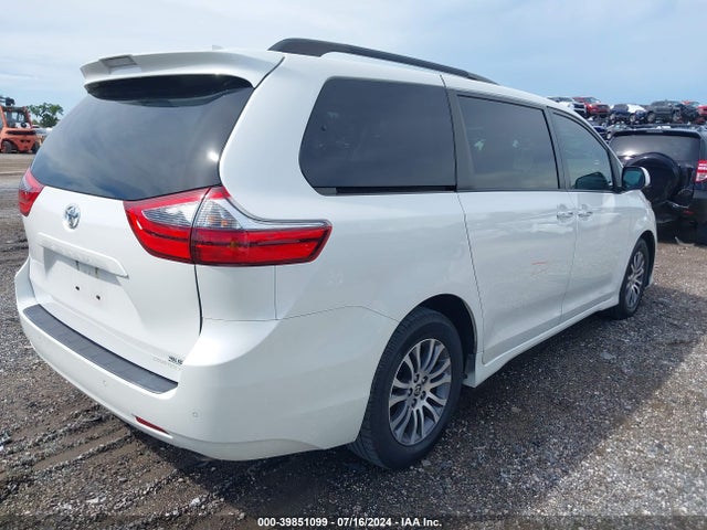 5TDYZ3DC8LS073164 Toyota SIENNA XLE